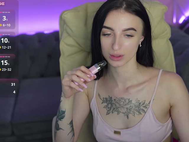 EmilyyMoon live cam on BongaCams