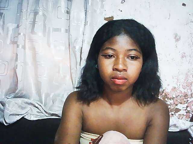 Mimi01 live cam on BongaCams