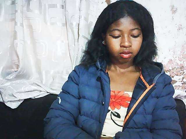 Mimi01 live cam on BongaCams