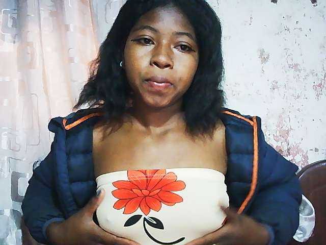 Mimi01 live cam on BongaCams
