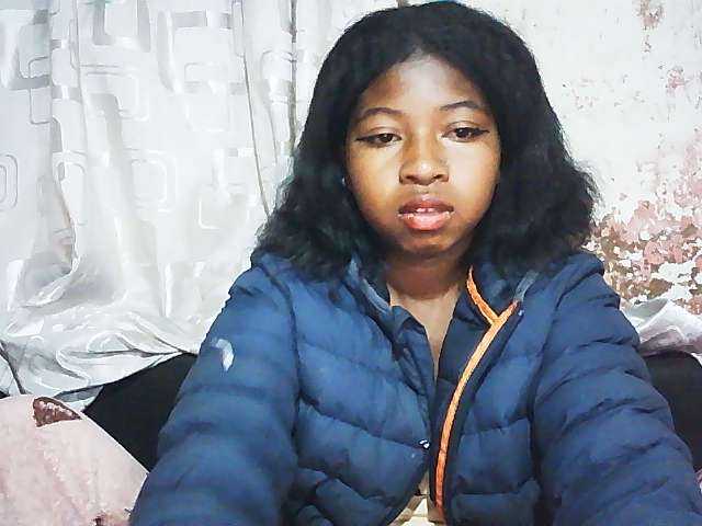 Mimi01 live cam on BongaCams