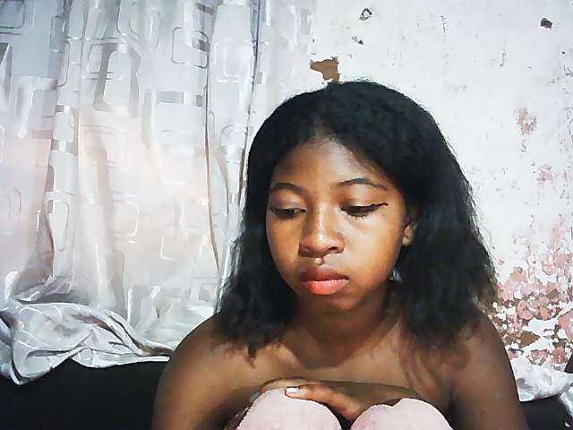 Mimi01 live cam on BongaCams