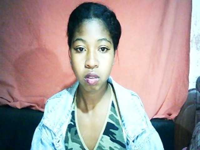 Mimi01 live cam on BongaCams