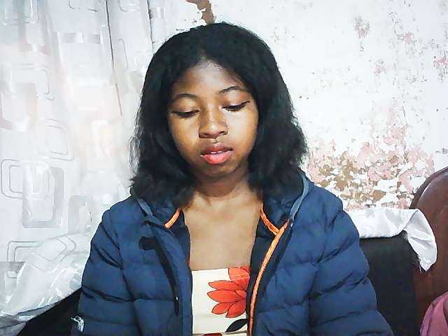 Mimi01 live cam on BongaCams