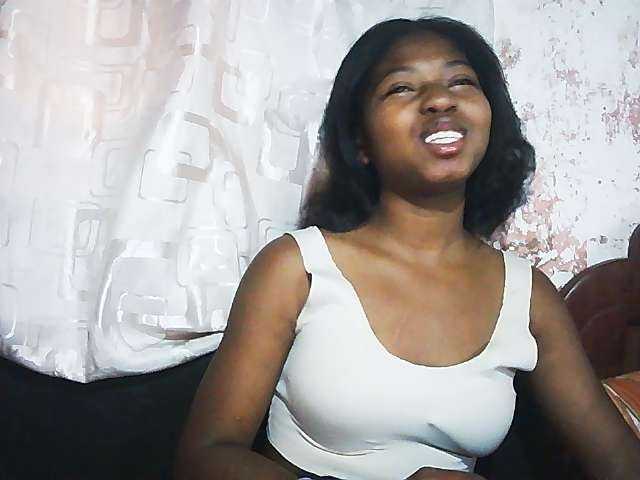 Mimi01 live cam on BongaCams