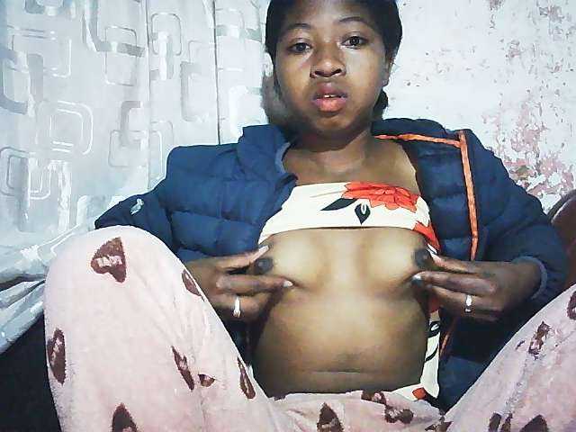 Mimi01 live cam on BongaCams