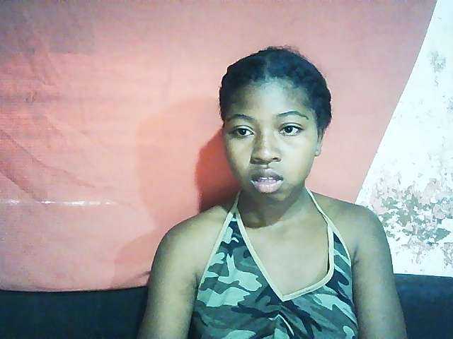 Mimi01 live cam on BongaCams