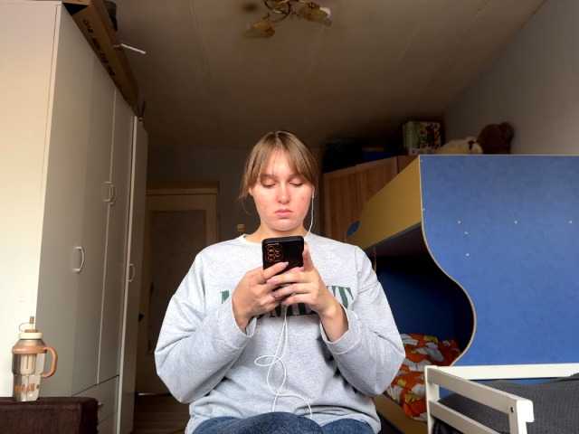 MaudeFenster live cam on BongaCams