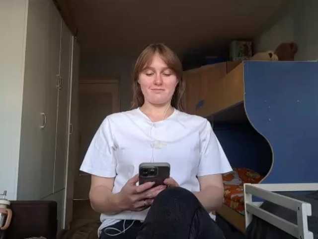 MaudeFenster live cam on BongaCams