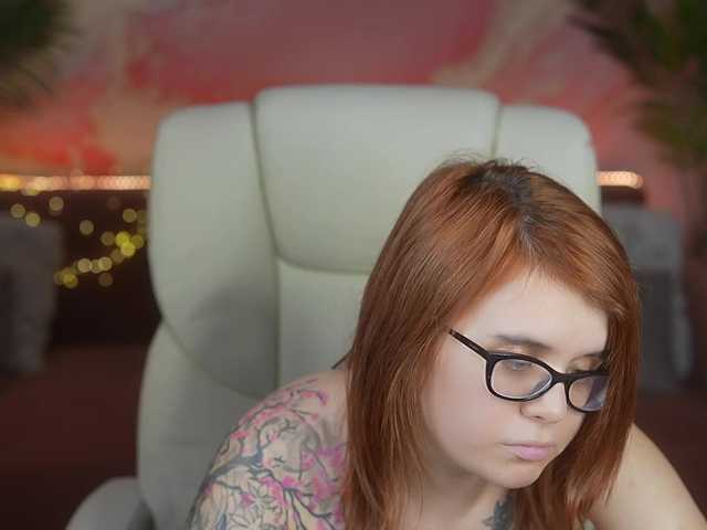 MelodyCharm — live female cam