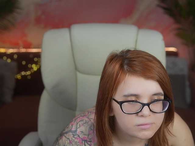 MelodyCharm — live female cam