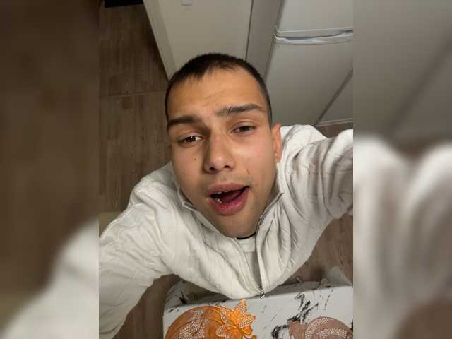 Andrew600