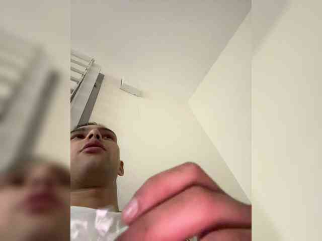 Andrew600