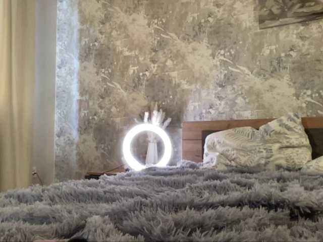 StrawberryCream live cam preview