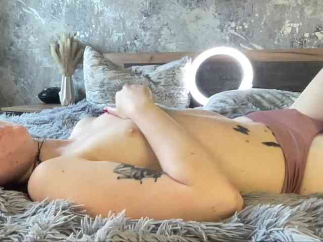 StrawberryCream webcam