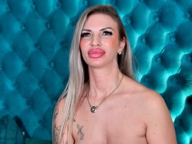 le modèle EvaMorreti est en webcam porno dans un show sur le site bongacams, il possède les tags suivants: White/Caucasian,Blonde,Shaved