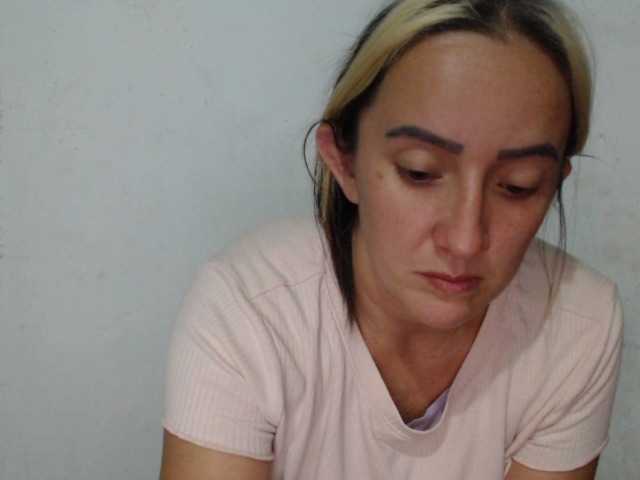 danielasquirt live cam preview