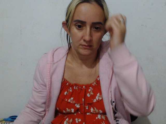 danielasquirt live cam preview