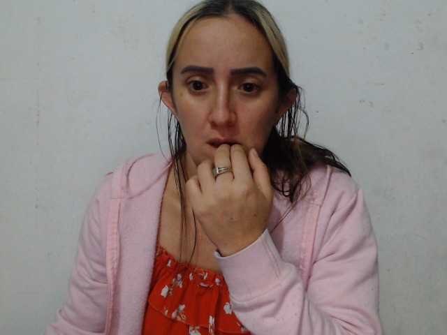 danielasquirt live cam preview