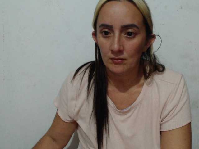 danielasquirt live cam preview