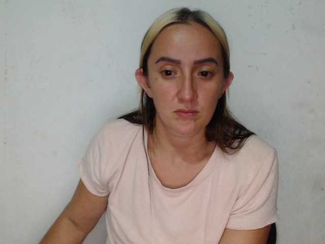 danielasquirt live cam preview