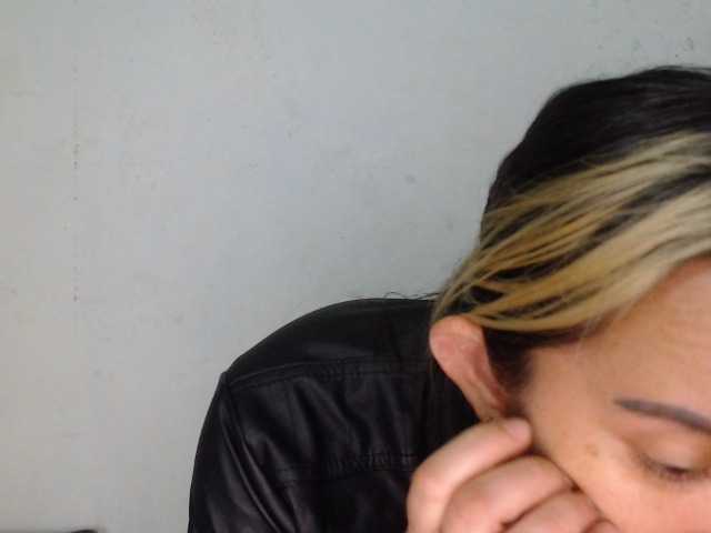 danielasquirt live cam preview