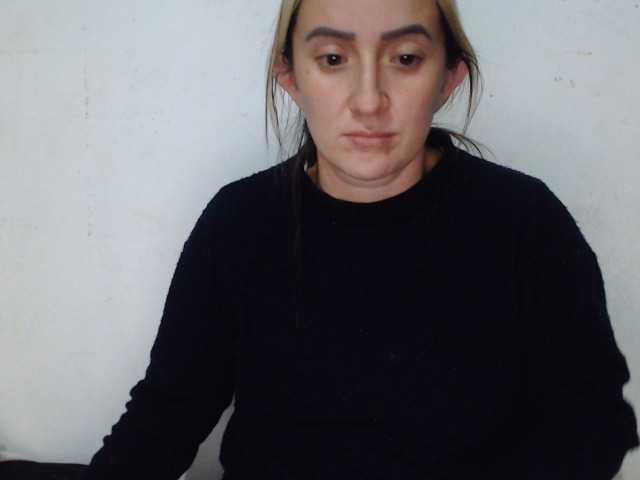 danielasquirt, live now on BongaCams