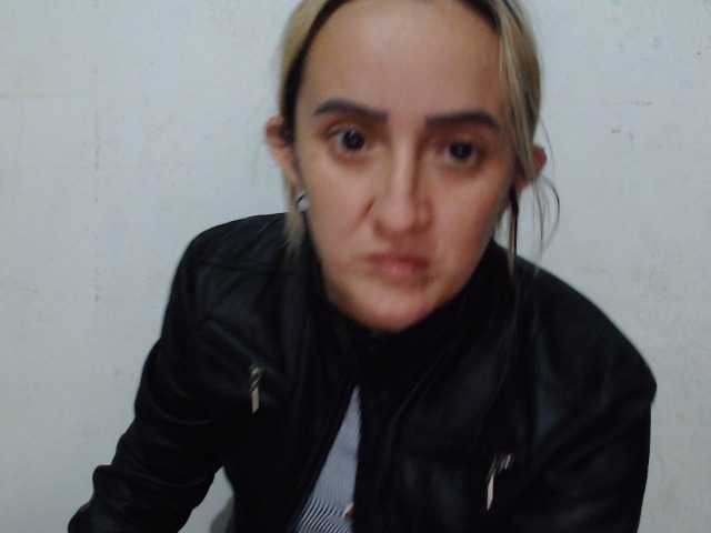 danielasquirt live cam preview