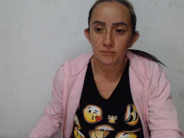 danielasquirt live cam preview