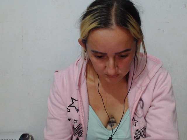 danielasquirt live cam preview