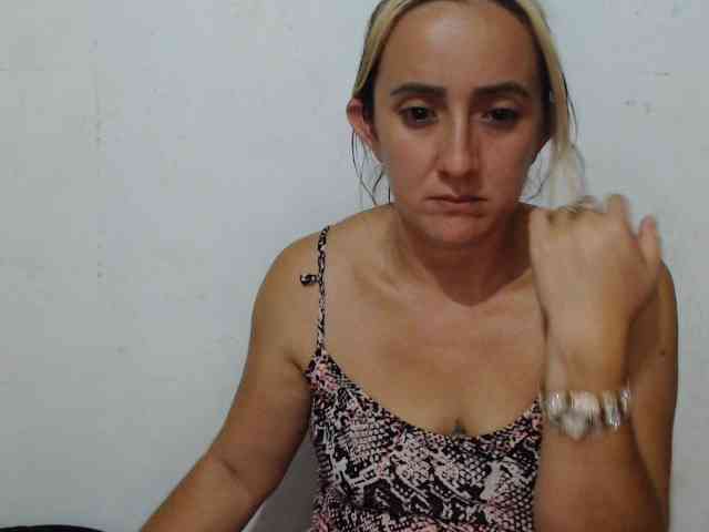 danielasquirt's webcam live show