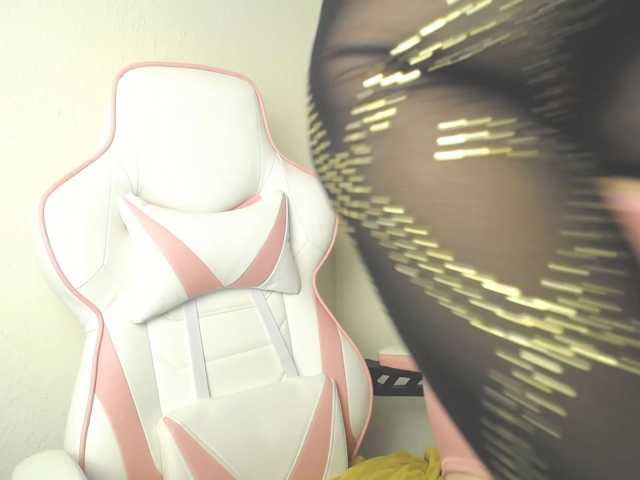 HeyMilani live cam on BongaCams
