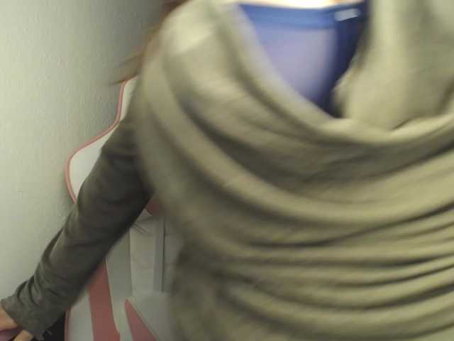 HeyMilani webcam
