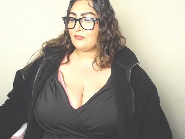 HeyMilani live cam on BongaCams