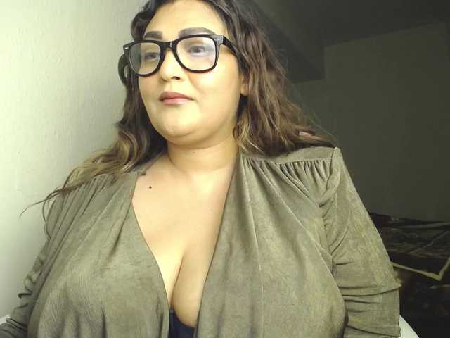 HeyMilani live cam on BongaCams