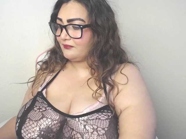 HeyMilani live cam preview