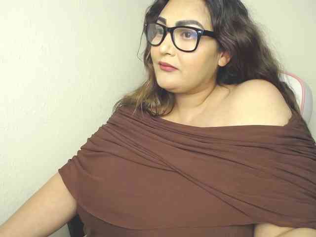 HeyMilani webcam