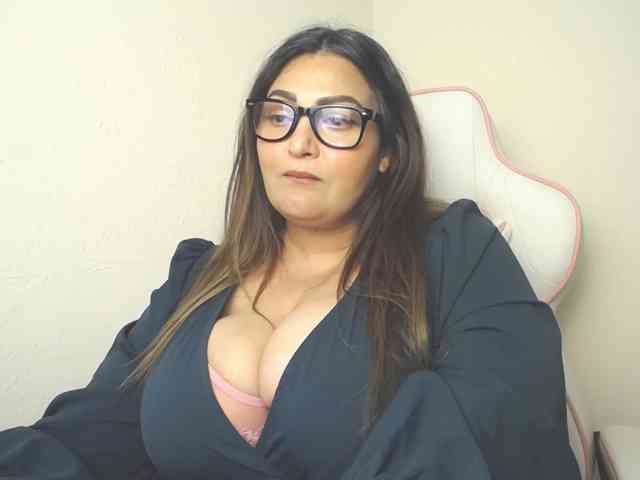 HeyMilani webcam
