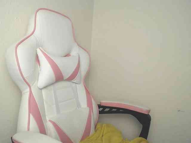 HeyMilani webcam