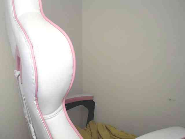 HeyMilani webcam