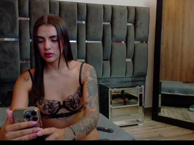 LucyBlair — live female cam