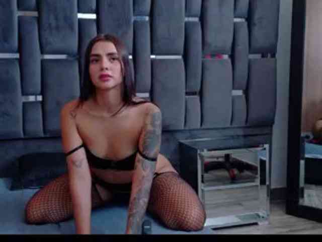 LucyBlair webcam