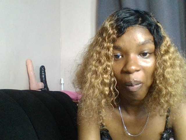 Juicygirl-1 live cam on BongaCams
