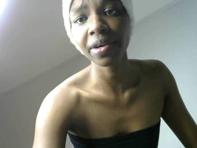 Juicygirl-1 live cam on BongaCams