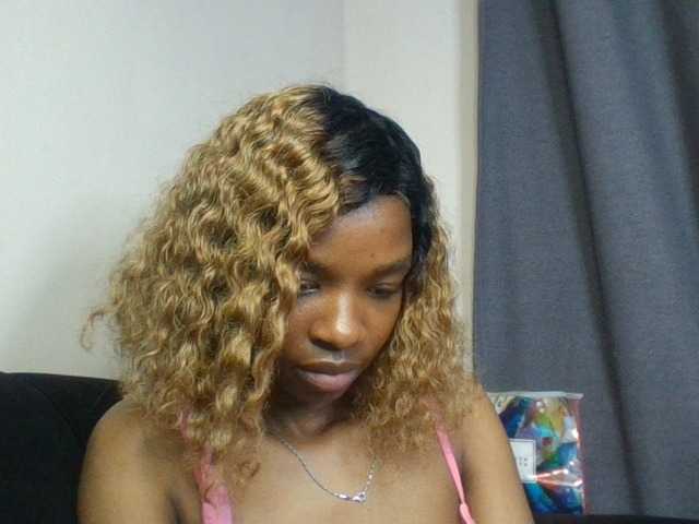 Juicygirl-1 live cam preview