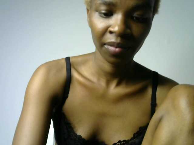 Juicygirl-1 live cam on BongaCams