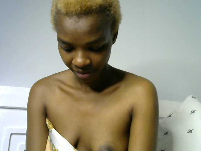Juicygirl-1 live cam on BongaCams