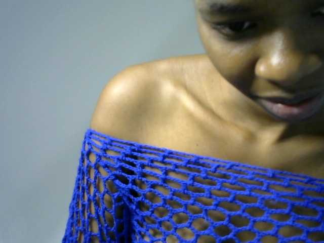 le modèle Juicygirl_ est en webcam porno dans un show sur le site bongacams, il possède les tags suivants: Ebony,Blonde,Trimmed