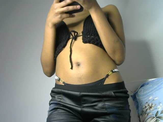 Juicygirl-1 live cam on BongaCams