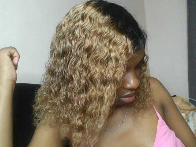 Juicygirl-1 live cam on BongaCams